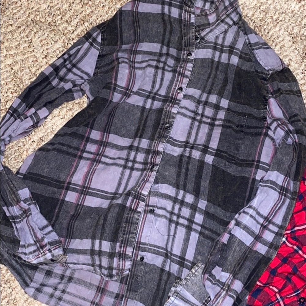 Women’s flannels - Picture 2 of 5